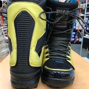 Thirty two women new snowboarding boots size 7